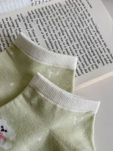 Green floral cotton socks for women, cute pastoral style short boat socks with breathable comfortable fit.