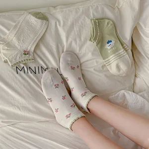 Floral green cotton socks for women, sweet pastoral style, comfortable and breathable low cut.