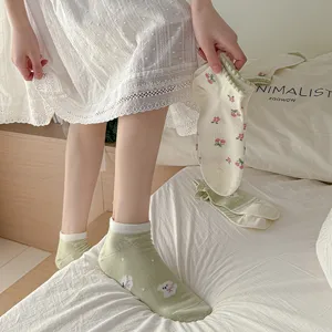Women green floral cotton short socks, pastoral forest style breathable cute bear boat socks.