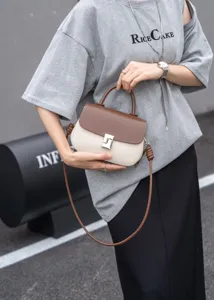Borsa a mano bicolore in pelle da donna, elegante borsa a tracolla per il lavoro quotidiano.