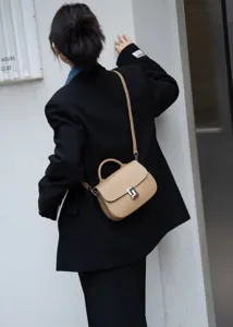 Borsa a tracolla elegante da donna in vera pelle, borsa a mano chic per ogni occasione.