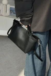 Classic top layer cowhide leather women handbag shoulder crossbody casual tote bag.