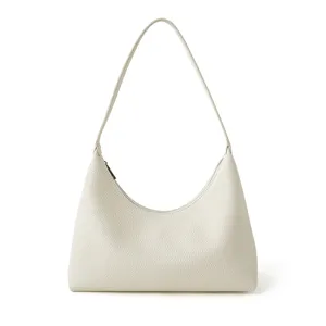 Minimalistische Leder Hobo Schultertasche Detail, hochwertiges strukturiertes Material.