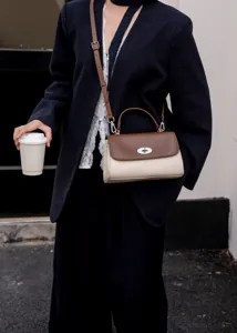 Damen Retro Kontrastfarbe Schulter Umhängetasche Mode Henkeltasche lässige stilvolle Tasche.