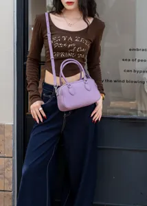 Sac à main Boston mini en cuir véritable, sac bandoulière épaule violet élégant pour femmes.