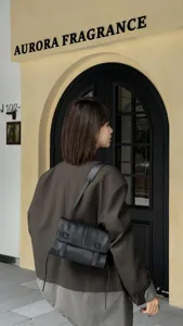 Detailed view of casual leather messenger bag for women, stylish crossbody shoulder bag for commute.