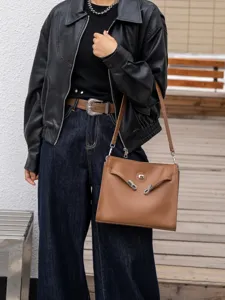 Bolso de hombro marrón vintage para mujer, elegante bolso de PU con cierre metálico.