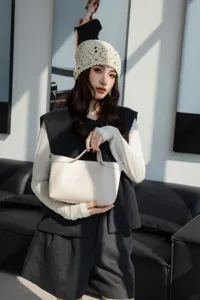 Elegant leather handbag for women, premium top grain tote bag for daily commute, chic retro style.
