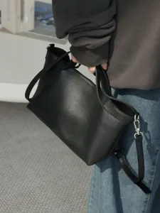 Classic black leather tote bag for women, versatile shoulder crossbody bag for daily use.