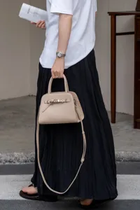 Elegant leather handbag for women, chic shoulder and crossbody bag for daily commute.