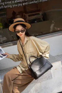 Women's genuine leather shoulder bag, soft cowhide tote handbag for daily commute and fashion.