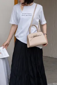 Elegant leather handbag for women, casual commuter shoulder and crossbody tote bag.