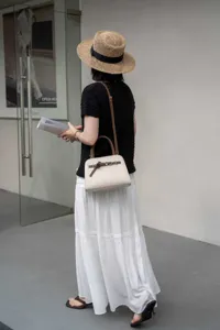 Elegant genuine leather shoulder crossbody handbag for women, casual commuter daily fashion.