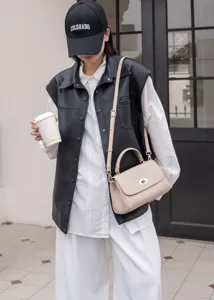 Elegante Damen Umhängetasche aus echtem Rindsleder, schicke Handtasche mit Schloss.