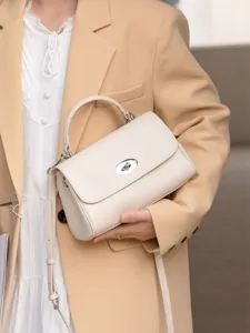 Elegante Damen Umhängetasche aus echtem Leder, minimalistische Handtasche mit Drehverschluss.