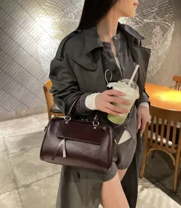 Stylish genuine leather Boston handbag for women, large capacity crossbody shoulder bag new.