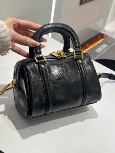 Black vintage oil-wax leather Boston handbag, stylish retro top-handle shoulder bag.