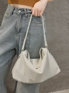 Borsa a spalla hobo in morbida vera pelle bianca da donna, elegante borsa tote casual vista principale.