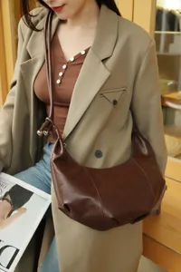 Brown retro leather dumpling bag, casual pleated underarm shoulder bag for autumn winter.
