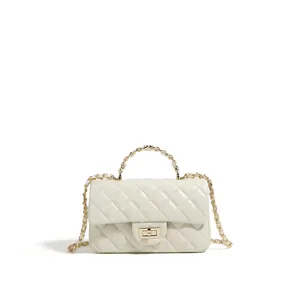 Weißes gestepptes Leder Ketten Umhängetasche, elegante Henkeltasche für moderne Damen.