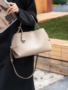 Elegant leather shoulder bag for women, large capacity daily commuting tote bag beige.