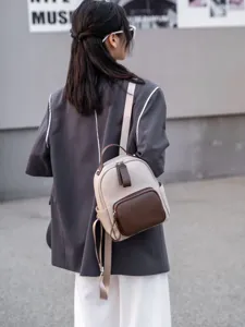 Zaino elegante in vera pelle bicolore da donna, zainetto casual giornaliero in morbida pelle nappa.