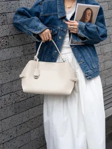 Genuine leather shoulder bag for women, large capacity commuter tote with stylish minimalist design.