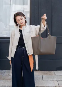 Genuine leather tote bag for women, large capacity stylish shoulder bag for daily commute.