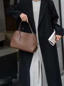 Premium leather tote bag for women, stylish brown shoulder handbag for daily work and commuting.
