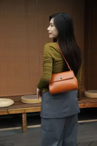 Genuine leather women shoulder bag retro commuter crossbody handbag stylish daily wear
