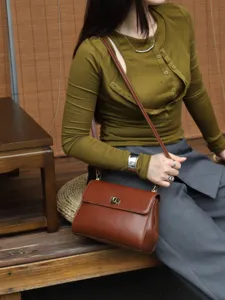 Classic brown leather crossbody bag for women, retro shoulder bag with metal lock.