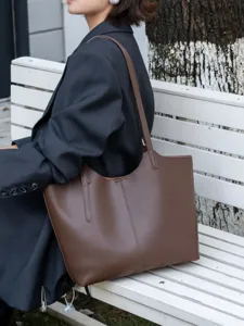 Brown leather tote bag for women, large capacity shoulder bag for daily work and commuting.