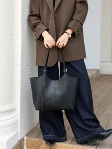 Genuine leather tote bag for women, large capacity solid color commuter shoulder bag.