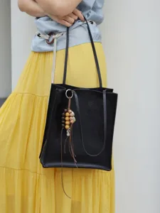 Black leather tote bag for women, minimalist large capacity shoulder bag with wooden bead charm