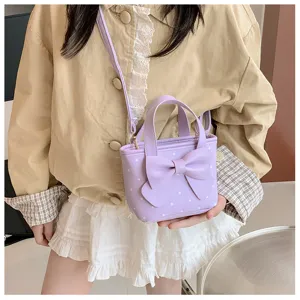 Süße Kinder Handtasche mit Polka Dot Muster und großer Schleife für Mädchen im Alltag.