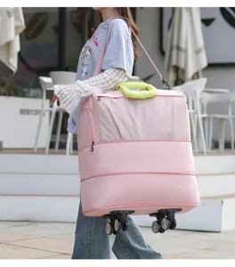 Grand sac de voyage rose extensible à roulettes, idéal pour le transport et le rangement.