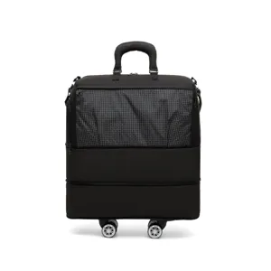 Sac de voyage noir extensible avec roues, design double couche pour un rangement pratique.