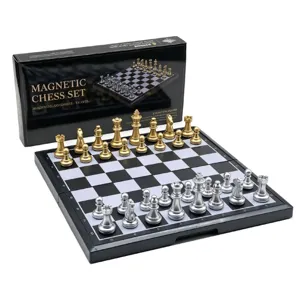 Jeu d'echecs magnetique pliable et portable avec des pieces dorees et argentees top
