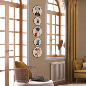 Set de decoración de pared de madera boho con arte abstracto detallado en la pared.