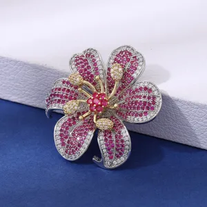 Luxe rouge blanc zircone fleur broche, élégant manteau costume accessoire pour femmes scintillant.