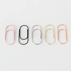 Grandes sujetapapeles de metal galvanizado en varios colores para organizar tus documentos.