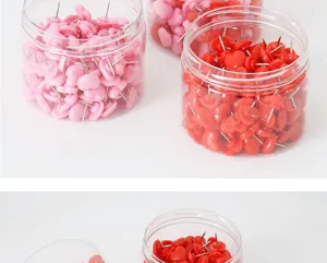 Puntine colorate a forma di cuore in plastica con barattoli trasparenti, ideali per bacheche.