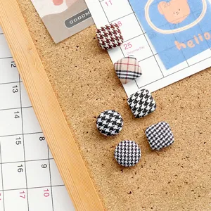 Vintage Stoff Reisszwecken Hahnentritt Karo Pins fuer Korkwand Fotorahmen Dekoration 6Stk