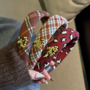 Vintage Woolen Fabric Plaid Leopard Print Headband With Metal Horse Charm Sweet Elegant High Top Hair Band For Women Christmas New Year Gift