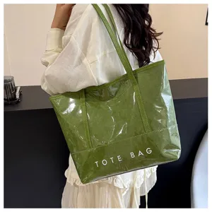 Grüne glänzende Tasche Detailansicht, lässige modische wasserdichte Schultertasche Damen.