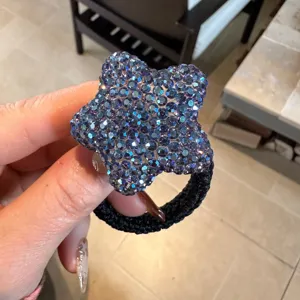 Chouchou étoile en strass scintillant avec élastique noir pour des coiffures élégantes