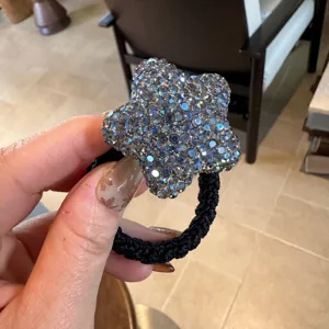 Chouchou étoile en strass étincelant avec bande élastique solide pour queues de cheval.