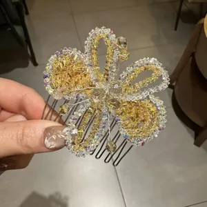 Peigne à Cheveux Papillon en Strass de Luxe en Alliage Vintage pour Femmes Pique à Cheveux Fleur Perles de Cristal Fait à la Main Accessoires de Coiffure de Mariage Quotidien