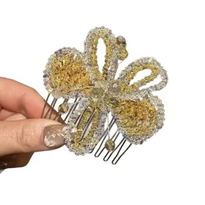 Peigne à cheveux papillon en perles de cristal strass pour coiffure mariage vintage.