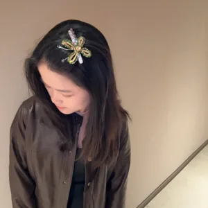 Crystal beaded flower hair clip detail view, sparkling side hairpin for elegant hairstyles.